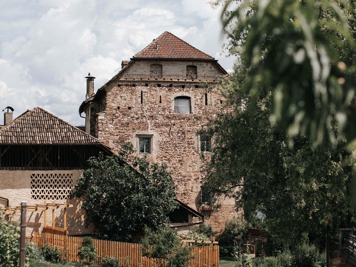 Ansitz Montani | Appartamenti storici ad Appiano Ansitz Montani | Appartamenti storici ad Appiano