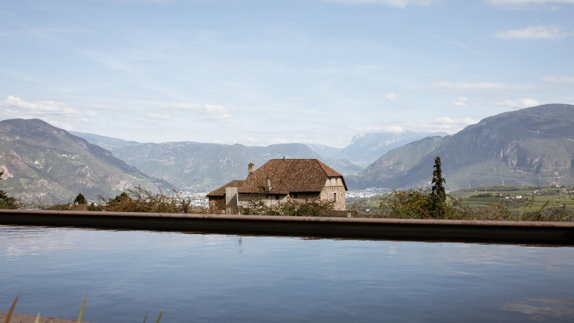 Cercate appartamenti con piscina in Alto Adige? Cercate appartamenti con piscina in Alto Adige?